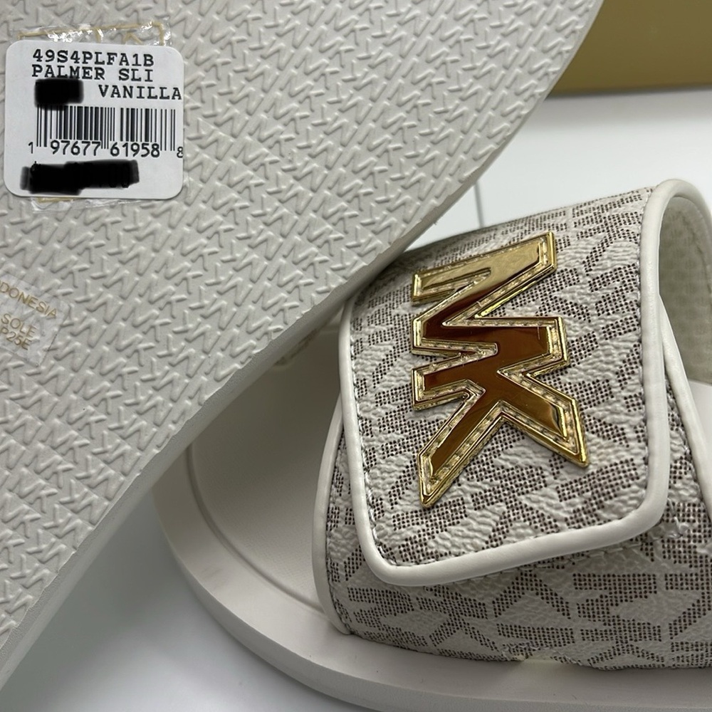 MICHAEL KORS Palmer Signature Logo Slide Sanda
Vanilla 
NWT - Picture 2 of 16